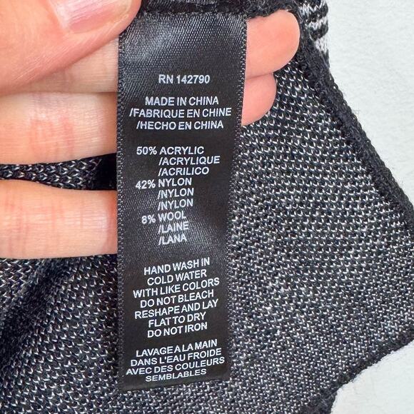 BCBG MAXSPORT Intarsia Cardigan Duster floral heart wool - Picture 6 of 11